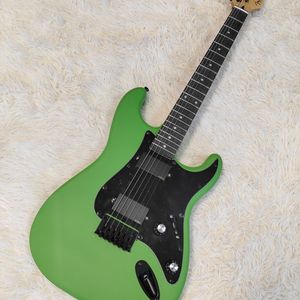 Guitare verte avec micros actifs, mécaniques de réglage verrouillables, excellent rapport qualité-prix, qualité professionnelle - Product Image 2