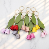 Porte-clés Fleur de Tulipe Tendance avec Feuilles, Pendentif Créatif en Cuir PU, Breloque Décorative Faite à la Main pour Sacs à Main, Sacs et Clés