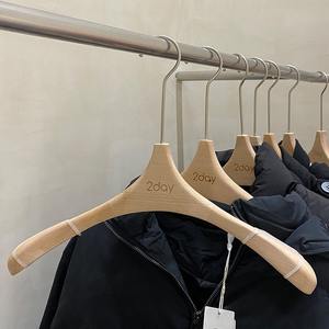 Cintres pour vêtements, étireurs et pinces à <span class=keywords><strong>pantalon</strong></span> pour magasin <span class=keywords><strong>de</strong></span> vêtements, robe <span class=keywords><strong>de</strong></span> mariée, en bois massif sans couture - Product Image 1