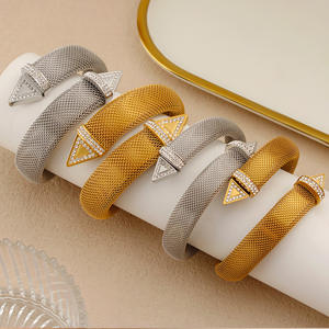 Bracelet ouvert pour femme YF6582, style rétro français, en acier inoxydable plaqué or 18 carats, maille exagérée, zircon, étanche - Product Image 4