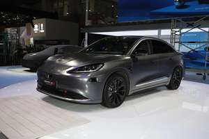 Arcfox <span class=keywords><strong>Alpha</strong></span> <span class=keywords><strong>S</strong></span> New Energy SUV électrique 1,5 L essence moteur automatique boîte de vitesses lumière intérieur berline voitures FWD EV d'occasion en gros bon marché - Product Image 6