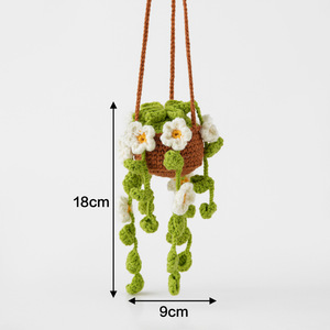Pendentif artisanal transfrontalier style influenceur : panier suspendu en forme de vigne de fraises multi-branches, petite fleur au crochet, tressé - Product Image 3