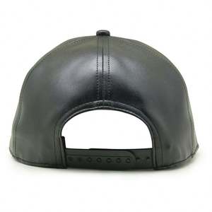 Casquette personnalisée avec logo en métal noir Casquette en cuir PU unisexe décontractée Hip Hop Rap 5 Panel Hommes Femmes Chapeaux Snapback - Product Image 5