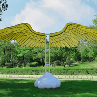 Sculpture personnalisée en résine en forme de cœur avec ailes d'ange géantes, accessoire photo pour les lieux touristiques en plein air et la décoration de mariage
