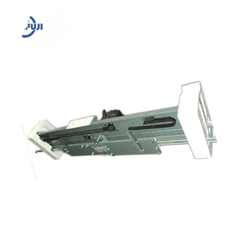 Elevator door operator applicable for any kinds of lifts