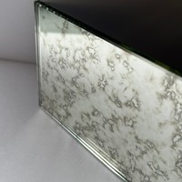 Feuilles de miroir décoratives de style vintage direct d'usine de la Chine panneaux de verre de miroir antique pour la décoration murale de bar d'hôtel à la maison