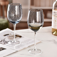 Fournisseur de Verres à Vin en Gros – Design Classique, Verre Fantaisie Transparent Effet Diamant, Gobelet à Vin Rouge pour Mariages et Fêtes