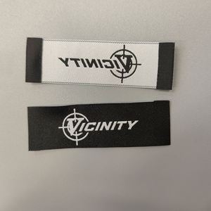 Étiquettes de vêtements en tissu personnalisées avec logo de marque pour cadeaux, étiquettes tissées de mode sur mesure, étiquettes de col cousues de haute qualité - Product Image 2