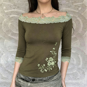 เสื้อผู้หญิงลายดอกไม้ ผ้าฝ้าย/ผ้าไผ่ แต่งลูกไม้ แขนสามส่วน ทรงบาร์โดต์ ลายพฤกษศาสตร์ สไตล์วินเทจย้อนยุค - Product Image 3
