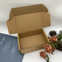 Boîtes d'expédition en carton ondulé 12x12x6 écologiques avec logo personnalisable UV Advantage pour l'emballage de chaussures et de vêtements