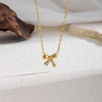 Collier Pendentif Minimaliste Élégant avec Nœud Papillon Doré pour Tenue Décontractée, Accessoires de Mode et de Beauté pour Femmes, Vente en Gros TGXL14705
