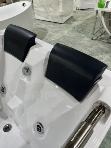 Vasca Idromassaggio HG Moderna da 71 Pollici per 2 Persone, Cabina Doccia Freestanding con Vasca Massaggiante e Corrimano di Sicurezza in Acciaio Inossidabile - Product Image 4