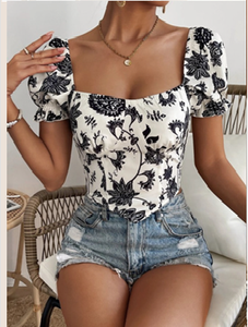 Haut asymétrique élégant en tissu tissé à imprimé floral noir pour femme, coupe régulière, confortable, idéal pour l'été, les soirées en club ou les fêtes. - Product Image 2