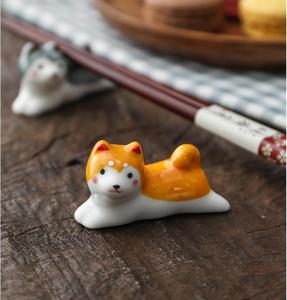 Japon tarzı köpek çubuklarını standı karikatür seramik chopstick dinlenme otel restoran sofra tutucu masa çay süsler - Product Image 2