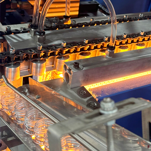 เครื่องขึ้นรูปขวดพลาสติก PET แบบอัตโนมัติเต็มรูปแบบความเร็วสูง 2 ช่อง พร้อมระบบยืดขึ้นรูป สำหรับผลิตขวดพลาสติก - Product Image 3