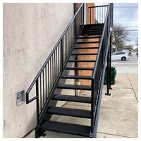 Escalier droit moderne Prima avec garde-corps en câble pour villa duplex