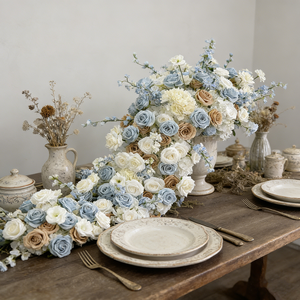 Decorazione Floreale DKB per Tavolo, Composizione di Rose e Ortensie Bianche e Azzurre per Matrimoni - Product Image 1