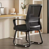 Chaise de bureau moderne et simple, siège en maille respirante, siège épais, chaise de conférence avec matériau en tissu pour les employés utilisateurs d'ordinateurs