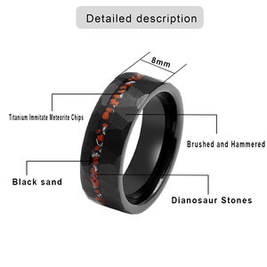 Bague alternative en tungstène <span class=keywords><strong>noir</strong></span> texturé martelé pour homme avec incrustation de météorite et d'os de dinosaure Bague en carbure de tungstène plaqué <span class=keywords><strong>noir</strong></span> - Product Image 2