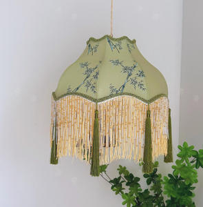 Französischer Mittelalterlicher Handgefertigter Vintage-Stoff-Quasten-Palast-Kronleuchter Vintage-Pendelleuchte für Ferienhaus und Arbeitszimmer - Product Image 5