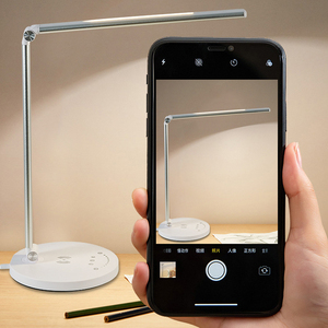 2023 Hot xách tay bán không dây sạc bảo vệ mắt <span class=keywords><strong>LED</strong></span> bàn đèn nhôm thông minh Bảng Đèn - Product Image 6