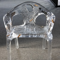 Fauteuil en résine transparente à texture de glace craquelée artistique, facile à nettoyer pour les intérieurs haut de gamme