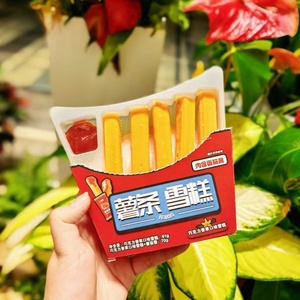 Crème glacée NiCEME en forme <span class=keywords><strong>de</strong></span> frites, croûte épaisse au chocolat sur la couche extérieure, saveur vanille, goût clair, hiérarchie des saveurs - Product Image 1