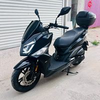 Scooter à essence SYM Cruisym 150 d'occasion, 150cc, confortable pour les trajets quotidiens, moto à pédales à vendre