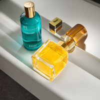 Flacon de parfum en verre carré plat unique à faible MOQ, 120 ml, flacons de parfum en verre vides, flacon pulvérisateur transparent pour huile de parfum