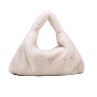 Vente chaude Hiver Mode Douce Fille Fourrure Sac À Main De Luxe Doux Fourrure En Peluche Sous Les Bras Embrayage De Mariage Dame Sac À Main