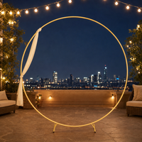 Arche circulaire dorée pour cérémonie de mariage avec design ouvert pour drapage de tissus, zones photo et réceptions