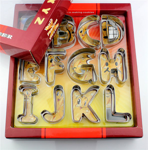Élégantes emporte-pièces à lettres <span class=keywords><strong>de</strong></span> 12 pièces avec un emballage raffiné pour les cadeaux <span class=keywords><strong>de</strong></span> fêtes et la pâtisserie pour occasions spéciales - Product Image 3