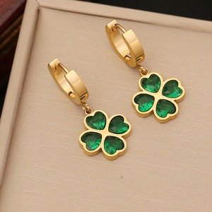 Set di Gioielli in Acciaio Inossidabile Placcato Oro con <span class=keywords><strong>Collana</strong></span> a <span class=keywords><strong>Quadrifoglio</strong></span> e Orecchini con Zirconi - Product Image 6