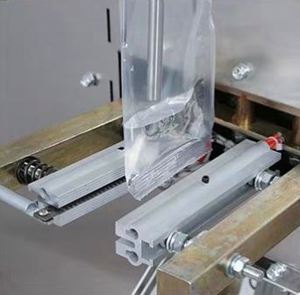 Fabrik Direkt Drei Seiten Flüssigkeit Bagger Verpackung <span class=keywords><strong>3</strong></span> In 1 Verpackung Maschinen für <span class=keywords><strong>2</strong></span>-120ml - Product Image 5