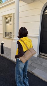 Sac pour femme en cuir véritable de haute qualité personnalisé, sac à bandoulière de luxe tendance, sac rétro simple à porter sous le bras - Product Image 5