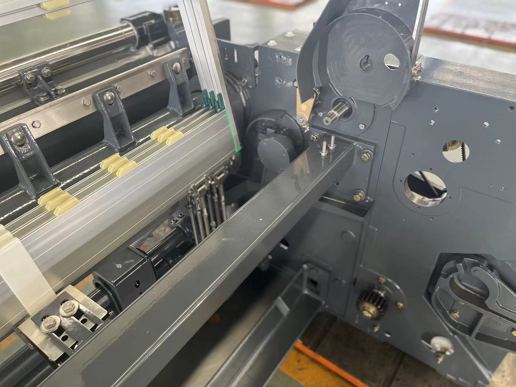 700 - 1000RPM Speed Water Jet Loom For Weaving Polyester Satin Double Color