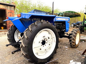 Trattore Shanghai SH504 50HP 55hp 4wd Usato con Motore 495A Cofano Quadrato per il Mercato del Sud Africa e del Perù - Product Image 5