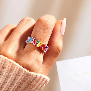 Anillo de Cobre con Circonita Cúbica Arcoíris Glamour, Corte Esmeralda, Chapado, Joyería con Piedras Preciosas para Mujer, Regalo para Fiesta - Product Image 5