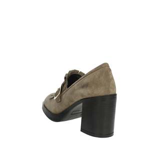 Mocassins à talon bloc en daim taupe pour femme - Product Image 2