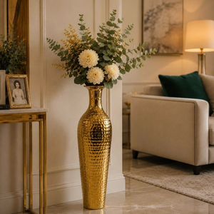 Vase de sol en métal martelé finition or fait main pour la décoration intérieure, grand vase décoratif pour fleurs, vase d'appoint rustique moderne et haut - Product Image 3