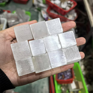 Số lượng lớn bán buôn 20-30 mét đá quý và tinh thể giảm đá Natur Trắng selenite pha lê Cubes để bán - Product Image 1