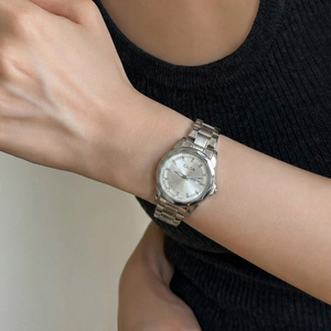 Reloj Redondo Plateado CILOA para Mujer, Personalizable para Mujeres Casuales y a la Moda, Reloj de Cuarzo de Alta Calidad, Regalo de Lujo Ligero - Product Image 1