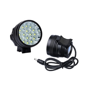 16 X T6 Luce LED Impermeabile per Bicicletta <span class=keywords><strong>con</strong></span> Batteria Ricaricabile 18650 e Caricabatterie 8.4V - Product Image 1