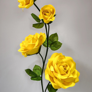 Magnifiques roses artificielles jaunes en EVA, un toilettage floral populaire pour les décors photo et l'aménagement paysager. - Product Image 4