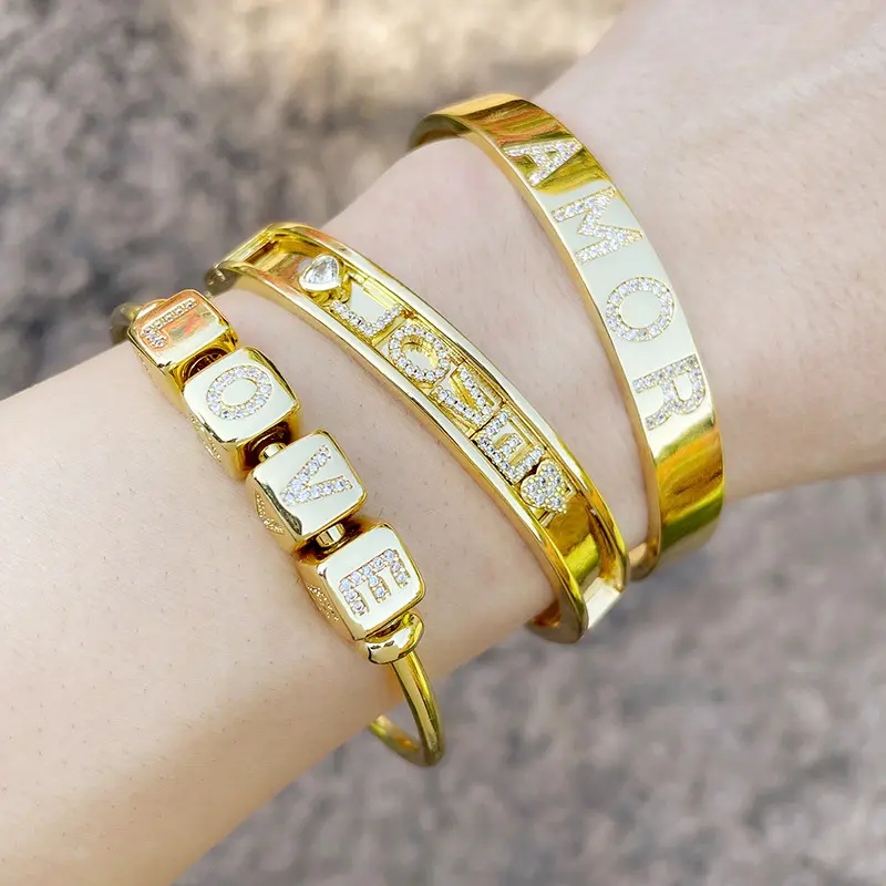 Circonitas de moda con logotipo de cristal de 26 letras personalizadas, circonitas chapadas en oro CZ para joyería Diy, pulseras y brazaletes para fabricación de mujeres