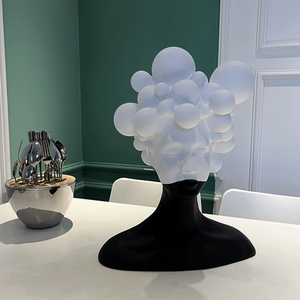 Scultura creativa popolare contemporanea misteriosa donna statua in resina scultura in fibra di vetro decorazione della casa in vendita - Product Image 3