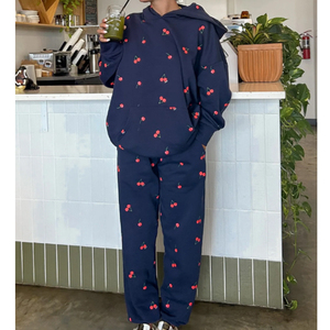 Sudadera de salón personalizada, Sudadera con capucha, pantalones de chándal, conjunto a juego, sudadera con estampado de cerezas, conjunto de pantalones de chándal, chándal con patrón de cerezas - Product Image 1