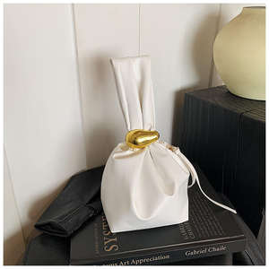 Sac à main en cuir souple de haute qualité, sac à main mini plissé luxueux pour femmes - Product Image 6