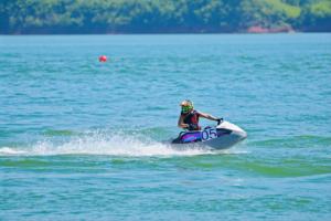 TAME BILLOW 高速小型カートボート バッテリー付き ミニ電動ボート ウォータースポーツ用 エンジン付きミニジェットボート - Product Image 6