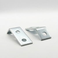 Support d'angle en acier galvanisé durable à 2 trous et 45 degrés pour la fixation diagonale de tubes en profil C rainuré
